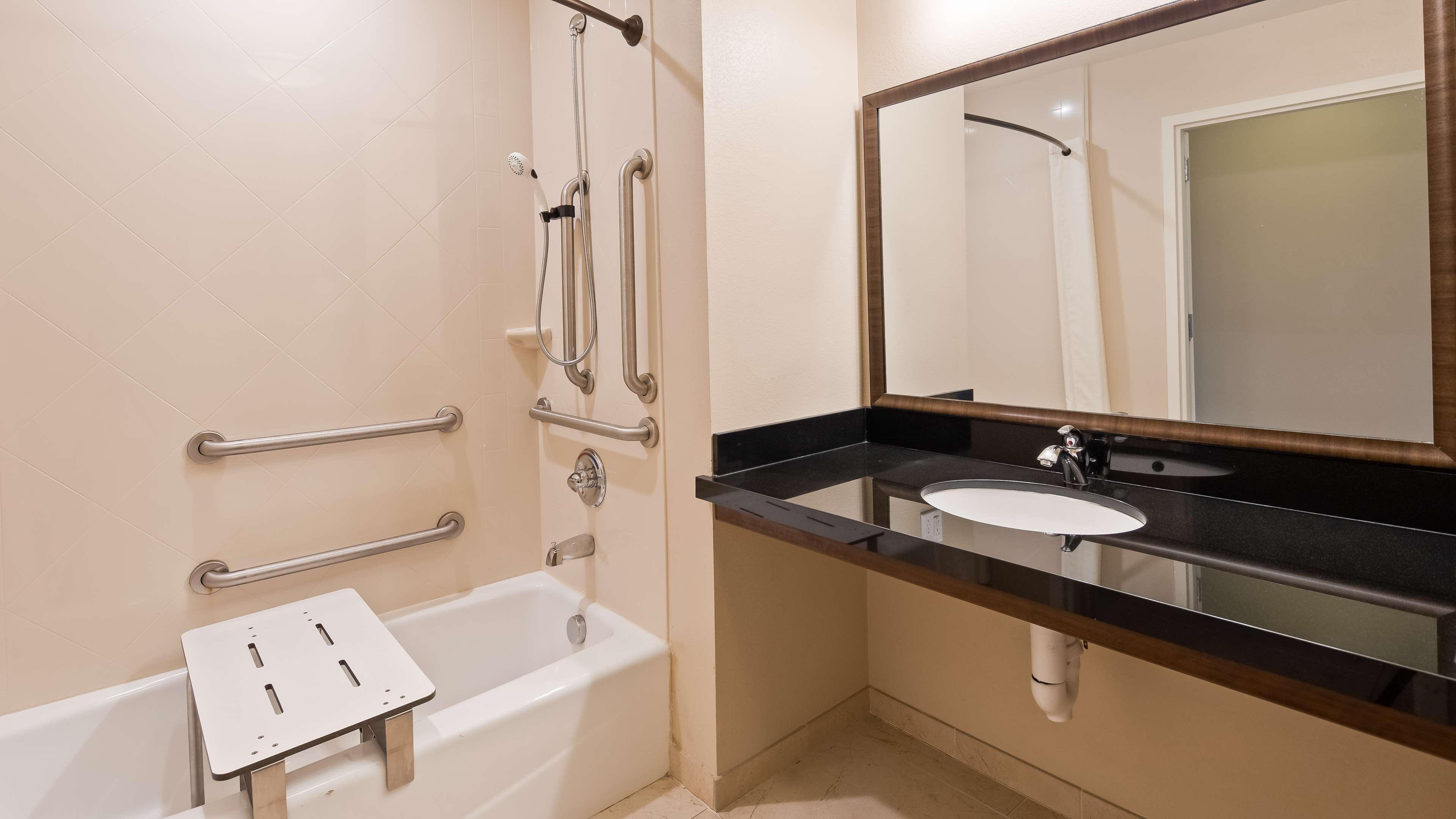Best Western Plus Hudson Hotel & Suites Exterior photo