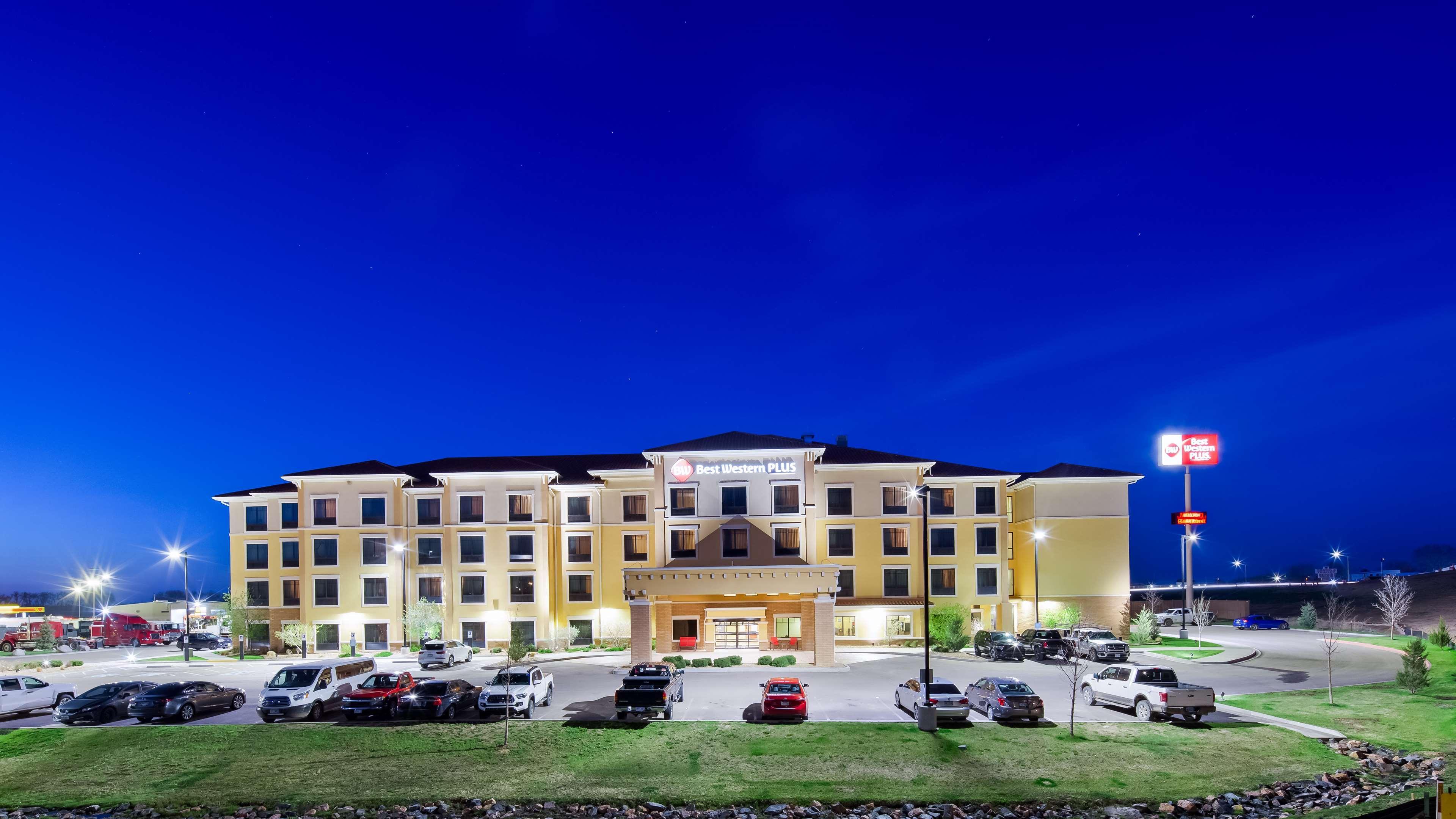 Best Western Plus Hudson Hotel & Suites Exterior photo